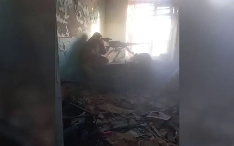 Nhiều chuyên gia phương Tây cho rằng, cuộc chiến kéo dài ở Donbass có thể sẽ kết thúc nhanh chóng, khi quân Nga có những bước tiến đáng kể tại chiến trường trung tâm này. Nếu Quân đội Nga kết thúc mùa hè này bằng việc bao vây được thành phố Pokrovsk, đó là thắng lợi lớn nhất của Quân đội Nga trong năm 2024 này. (Nguồn ảnh: Topwar, Ukrinform, Kyiv Independent).