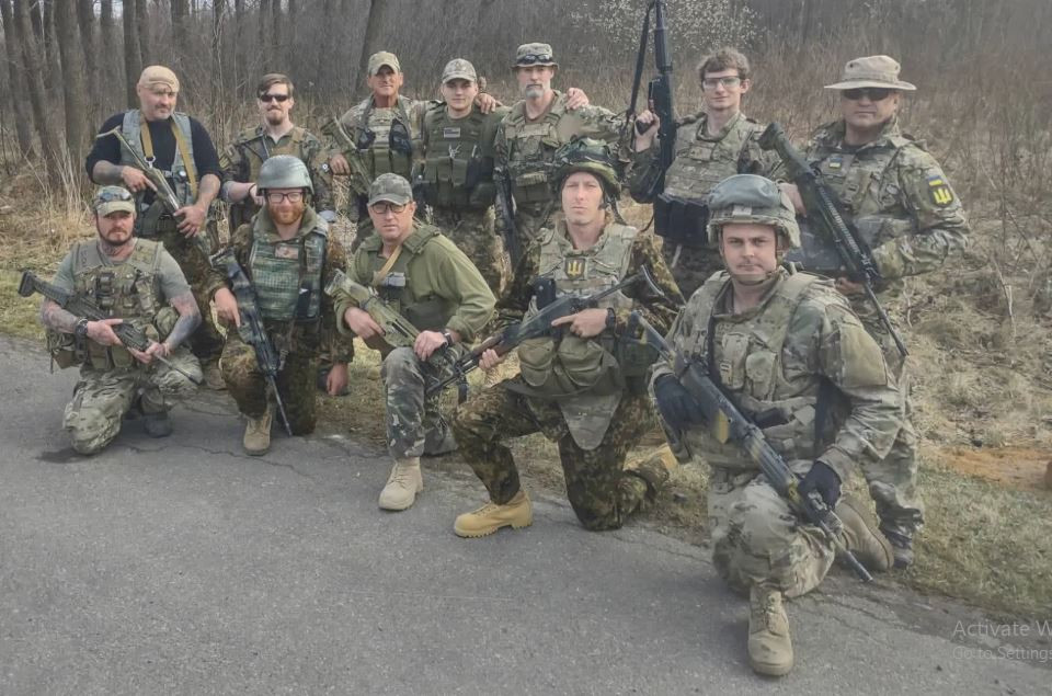 Hãng tin Nga Sputnik dẫn lời nhà quan sát quân sự Nga Yury Podolyaka cho biết, tính đến tối 22/8, Quân đội Ukraine đã tập hợp một số lượng lớn quân dự bị ở quận Ligovsky và dựa vào lợi thế về quân số để tiếp tục tổ chức tấn công dữ dội vào các vị trí phòng ngự của Nga.