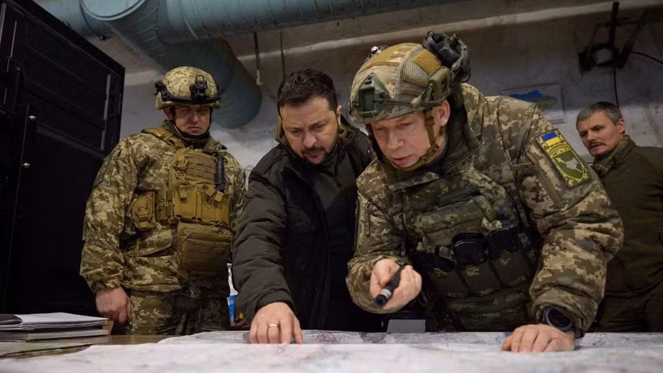 Phóng viên quân sự Yury Kotnok của Ukraine đã đưa tin về việc này. Ông dẫn thông tin nội bộ ở Ukraine và cho biết, tên lửa của Nga tấn công khi Tổng thống Zelensky đã sớm rời hầm trú ẩn ở sở chỉ huy; tuy nhiên lực lượng còn ở trong hầm bị thiệt hại nặng, nhiều người bị tên lửa tiêu diệt tại chỗ.