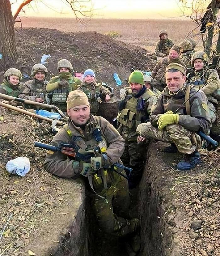 Sau nửa tháng giao tranh, quân Ukraine ở khu vực Kursk có dấu hiệu suy yếu, tốc độ tiến quân giảm sút rõ rệt. Quân Ukraine phải rút một số đơn vị về tuyến sau, sau đó thay bằng những đơn vị mới, nhưng khiến tình hình càng xấu đi.