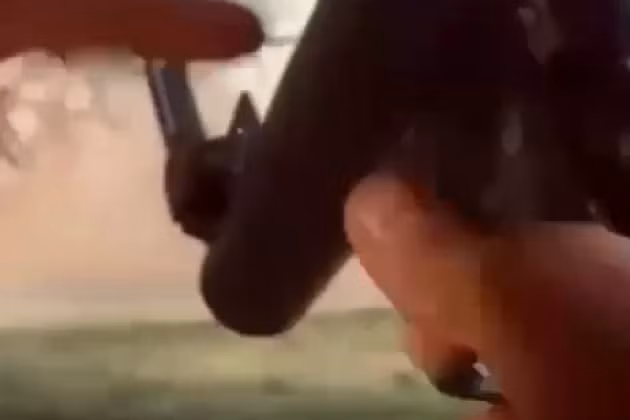 Trong khi đó trên mạng xã hội đã đăng tải đoạn phim về hoạt động phục kích do lực lượng vệ binh Chechnya của Quân đội Nga, thực hiện nhằm vào đoàn xe bọc thép chở quân BTR-4E của Ukraine, tại một trong những khu dân cư của vùng Kursk đã xuất hiện trên mạng.