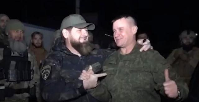 Tướng Rabin có tác phong “thận trọng” hơn trong chiến đấu, từng bị người đứng đầu nhà nước Cộng hòa Chechnya, ông Kadyrov chỉ trích là “không có tài, chỉ trốn ở Luhansk”. Trong khi Tướng Mordvichev thẳng tay và không hề tỏ ra thương xót với đối phương.