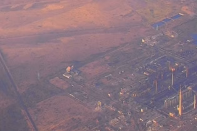 Hiện tại, sau khi kiểm soát hoàn toàn khu đô thị Avdiivka, quân Nga tiếp tục tiến về phía làng Lastochkyne, trong khi quân đội Ukraine tiếp tục rút lui. Người ta ước tính bước tiếp theo là quân Nga sẽ bao vây và tiêu diệt số quân còn lại của Lữ đoàn Azov số 3 trong Nhà máy luyện cốc (Nguồn ảnh: CNN, Sputnik, Topwar, Sina).