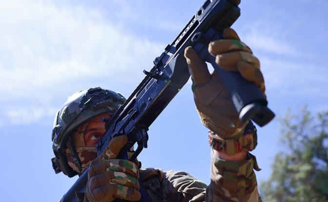 Sau những nỗ lực đổi mới chiến thuật của Quân đội Nga, hỏa lực pháo binh của Quân đội Ukraine đã bị suy yếu nghiêm trọng; các tuyến tiếp tế chính mặt trận ở Pokrovsk đã bị cắt đứt.