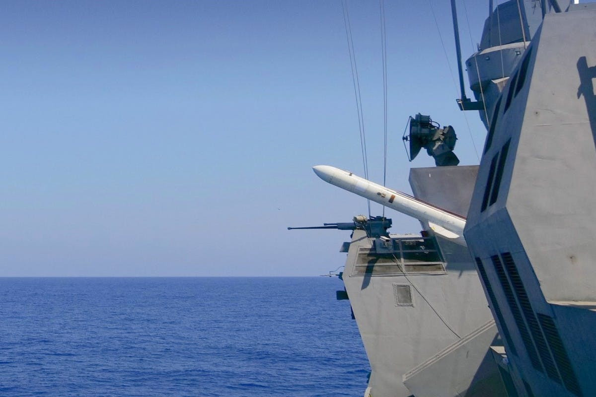 Đồng thời, theo IAI Israel, họ đã phát triển tên lửa chống hạm Sea Serpent như một phần của gói đặt hàng của các lực lượng hải quân trên khắp thế giới; song song với việc phát triển tên lửa Blue Spear cho Hải quân Singapore và hiện đại hóa tàu Gabriel V RCC cho Hải quân Phần Lan.