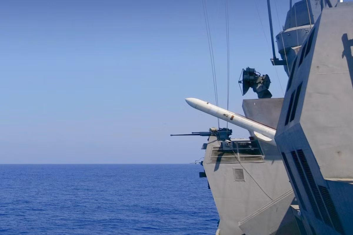 Đồng thời, theo IAI Israel, họ đã phát triển tên lửa chống hạm Sea Serpent như một phần của gói đặt hàng của các lực lượng hải quân trên khắp thế giới; song song với việc phát triển tên lửa Blue Spear cho Hải quân Singapore và hiện đại hóa tàu Gabriel V RCC cho Hải quân Phần Lan.