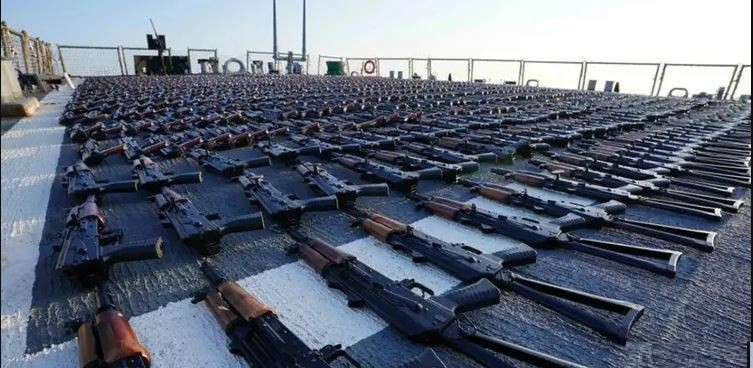 Ngoài ra, Bộ Ngoại giao Mỹ cũng thông báo Chính phủ Mỹ đã chuyển hàng nghìn khẩu súng máy, súng bắn tỉa, súng phóng tên lửa và hàng trăm nghìn viên đạn thu giữ của Iran sang cho Ukraine.