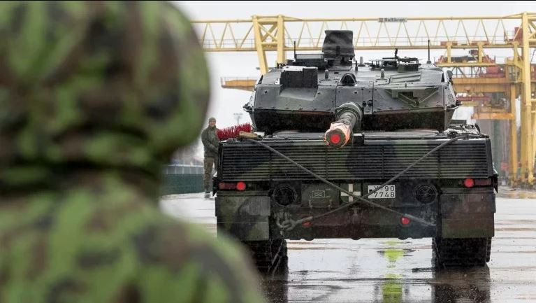 Vào ngày 10/4, một thông tin trên trang web Avia.pro của Nga tiết lộ rằng, các đơn vị tinh nhuệ của quân NATO đã đến Lviv và Kiev. Việc chuyển quân này là hoạt động triển khai quân sự của NATO tới Ukraine, trước đó đã được Bộ trưởng Ngoại giao Ba Lan Radoslav Sikorski công bố là “sứ mệnh chung”.