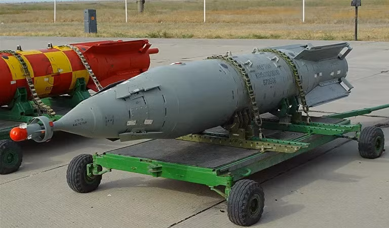 Tuy nhiên, Nga không chỉ sử dụng những quả bom hạng nặng như vậy để tấn công các mục tiêu của Ukraine. Việc sử dụng bom 500 kg tấn công vào các vị trí của Ukraine, đã được quan sát thấy trong ít nhất 30 ngày qua.