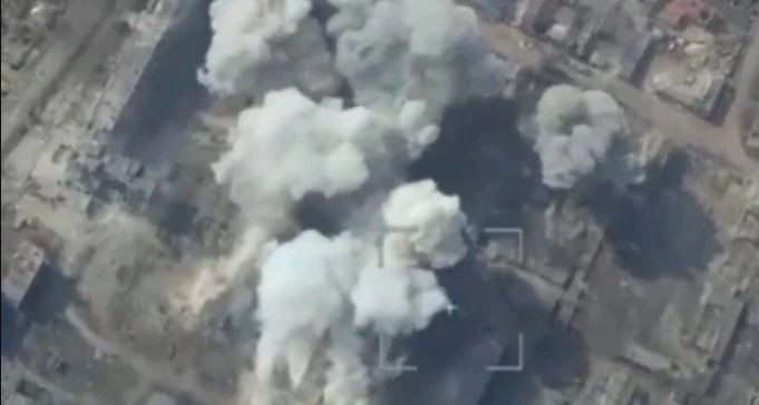 Theo người dân địa phương, những tiếng nổ trong kho đạn bị bom Nga tấn công còn kéo dài trong ít nhất 40 phút nữa. Rất có thể quân đội Nga đã nhận được thông tin tình báo về việc Quân đội Ukraine đang cất giữ vũ khí và đạn dược trong kho.