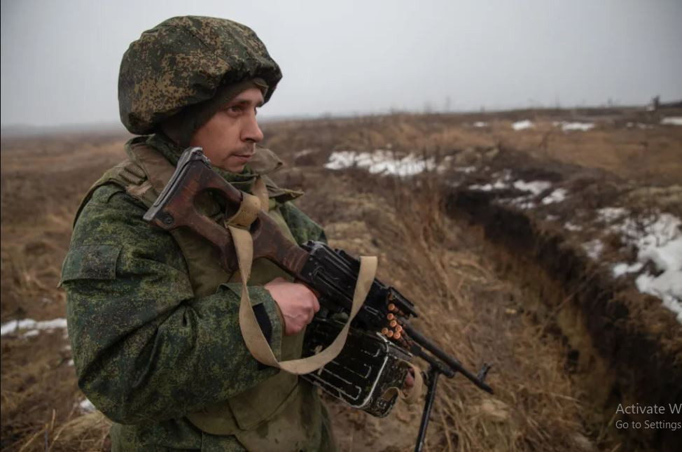 Theo điều khoản hợp đồng, một lính tình nguyện của Lữ đoàn 60 SSAB nhận được mức thù lao bắt đầu khoảng 240 nghìn rúp (2.720 USD), cùng với tiền thưởng không giới hạn. Lính của Lữ đoàn 60 là lính nam tình nguyện, tuổi từ 20 đến 55 tuổi, kể cả những người chưa có kinh nghiệm chiến đấu.