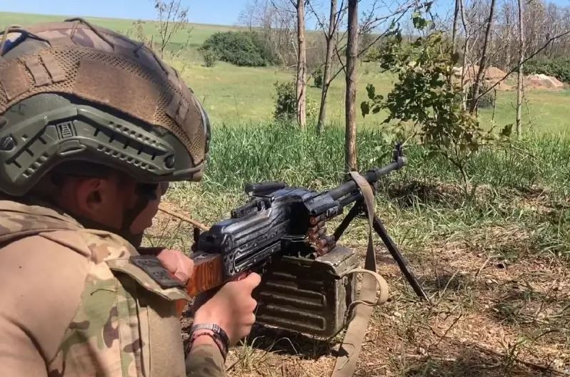 Kênh Deep State của Ukraine cũng xác nhận giao tranh ở khu vực Rovnopol và ở Makarovka, mặc dù “tình hình vẫn chưa rõ”. Trước đó, Bộ chỉ huy tác chiến “Miền Nam” của Ukraine đã báo cáo rằng, họ dự kiến Quân đội Nga sẽ bắt đầu một cuộc tấn công theo hướng Zaporozhye bất cứ ngày nào. 