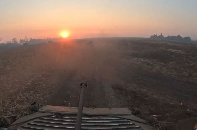 Theo thông tin mới nhất, nhóm Vostok đã thực hiện hai cuộc tấn công vào ngày hôm trước. Trong cuộc tấn công đầu tiên, mũi tấn công của quân Nga đã vượt qua được vùng đất thấp và chiếm giữ các điểm cao phía nam Novodarovka, tiến tới vùng ngoại ô của ngôi làng này.