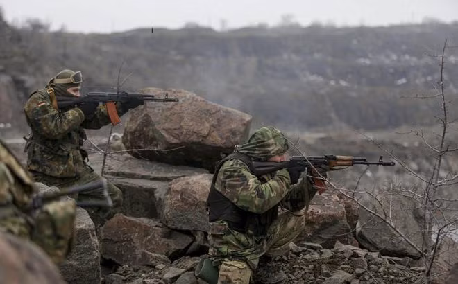 Khách quan đánh giá và phân tích, Nga khi đó có thể chuyển sang chiến thuật “bao vây đánh quân tiếp viện”; họ không cần quá vội vàng đánh chiếm Bakhmut, mà tiếp tục lợi dụng chiến trường này để “bẫy” quân Ukraine; tiếp tục biến nơi đây thành “cối xay thịt”.