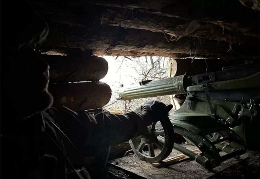 Một chỉ huy lực lượng lính đánh thuê Wagner, đang chiến đấu trong thành phố Bakhmut cho biết, Quân đội Ukraine chiến đấu quyết liệt, hai bên giành giật từng căn nhà, con phố; nhưng họ đã kiểm soát được 70% diện tích của thành phố và đẩy quân Ukraine dần về hướng tây. 