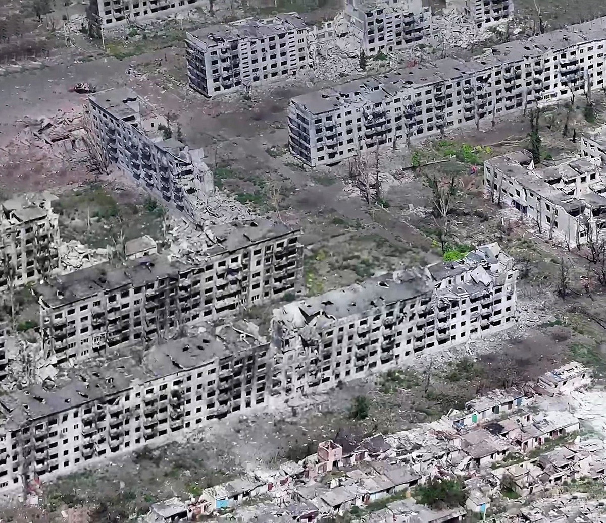 Sau hơn 1.000 ngày chiến đấu, Quân đội Nga đang chiếm được lớp vỏ cứng rắn nhất của vùng Donbass và chiếm giữ mọi cứ điểm then chốt ở tuyến phòng thủ đầu tiên. Từ Bakhmut, Marinka, Avadivka, Ugledar, Soledal cho đến bây giờ là Chasov Yar.