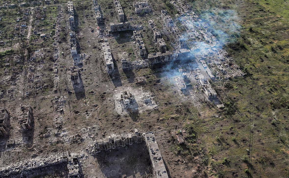 Cuộc tiến công vào Chasov Yar với mục đích nhằm cô lập AFU trong thành phố và giành quyền kiểm soát các tuyến đường giao thông chính của khu vực. Trong khi môi trường đô thị, tạo cơ hội cho lực lượng phòng thủ AFU tận dụng các tòa nhà kiên cố và những con phố hẹp, để chiến đấu trên đường phố. Tuy nhiên yếu tố này chỉ có thể làm chậm, chứ không thể ngăn cản bước tiến của RFAF. 