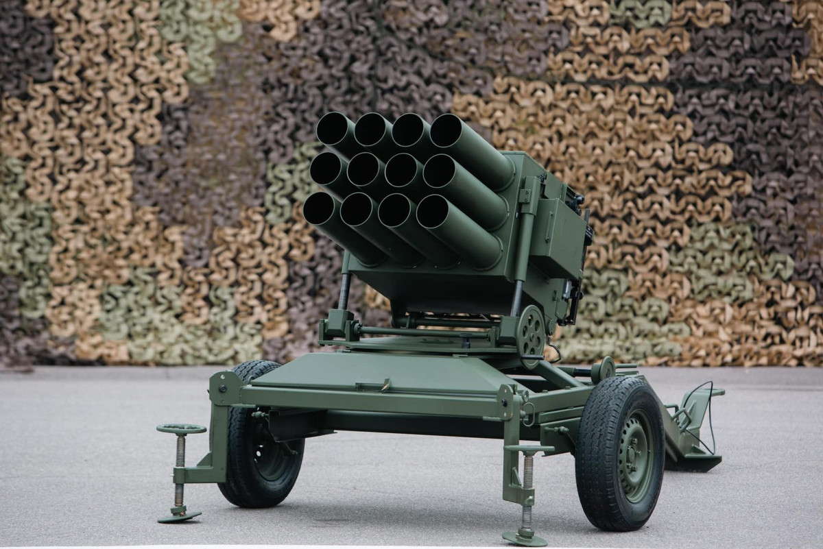 Hệ thống RAK-SA-12 được thiết kế để sử dụng trong nhiều điều kiện chiến trường khác nhau, mang lại khả năng cơ động và hỏa lực cao. MRLS RAK-SA-12 có 12 ống phóng, bắn đạn pháo phản lực không điều khiển cỡ nòng 128mm. Pháo được thiết kế để tiêu diệt mục tiêu sinh lực lộ và cả xe bọc thép, công sự, cũng như các công trình khác của đối phương.