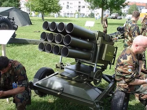 Một tính năng chính của RAK-SA-12 là khả năng triển khai và thu hồi nhanh, giúp cho khẩu đội chuẩn bị bắn hoặc di chuyển đến vị trí mới một cách nhanh chóng. Điều này đặc biệt quan trọng trong các tình huống chiến đấu khẩn trương, nơi tính cơ động và thời gian phản ứng là rất quan trọng.