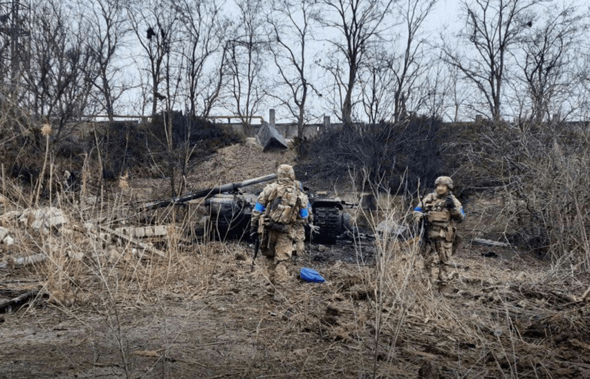Bây giờ tình hình thật nghiệt ngã đối với quân đội Ukraine ở vùng Bakhmut. Một khi Soledar, Marinka, thậm chí là Bakhmut thất thủ, những khu vực trọng yếu này mất đi sẽ dễ dẫn đến hiệu ứng sụp đổ, phần còn lại của Donetsk sẽ khó chống đỡ, toàn bộ Donetsk sẽ bị Nga tràn ngập. Các hiệu ứng dây chuyền không dừng lại ở đó.