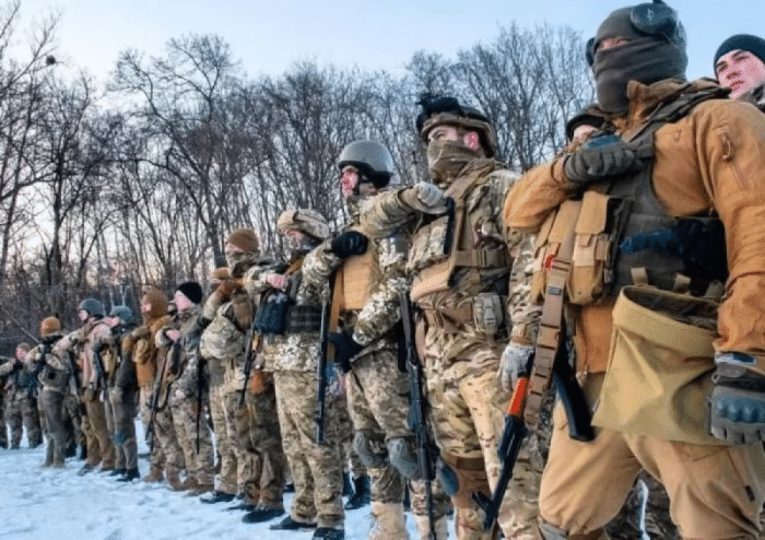 Với sự xuất hiện liên tục của quân tiếp viện Nga và lính đánh thuê "Wagner" của Nga, tình hình đã dần thay đổi. Vị trí của Ukraine đã bị dồn vào nhỏ hơn bao giờ hết. Ngày 10/1, một phóng viên của hãng truyền thông Mỹ CNN đã đưa tin về việc này.