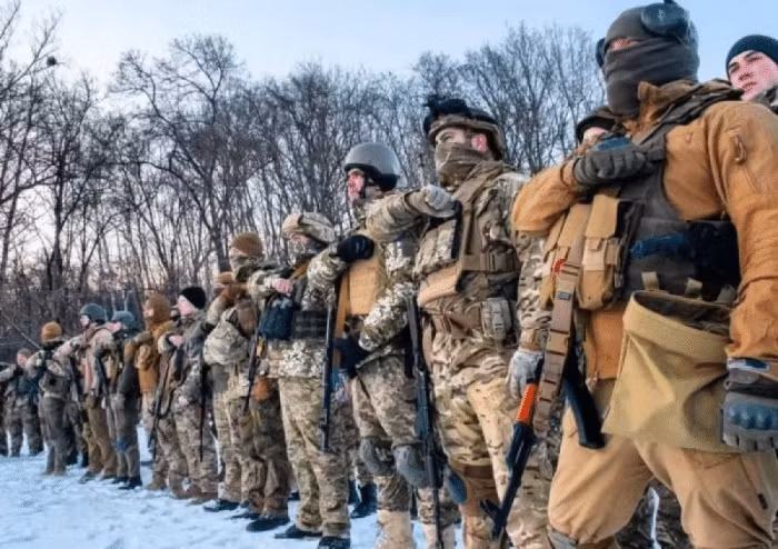 Với sự xuất hiện liên tục của quân tiếp viện Nga và lính đánh thuê "Wagner" của Nga, tình hình đã dần thay đổi. Vị trí của Ukraine đã bị dồn vào nhỏ hơn bao giờ hết. Ngày 10/1, một phóng viên của hãng truyền thông Mỹ CNN đã đưa tin về việc này.