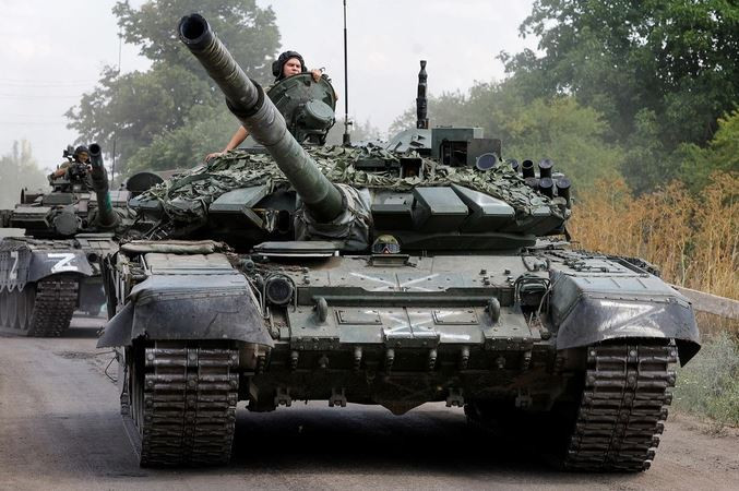 Đồng thời, theo phán đoán mới nhất của NATO, các binh đoàn được điều động của quân đội Nga ở hậu phương, đã nhanh chóng tập kết ra tiền tuyến, dường như đang chuẩn bị mở màn cho chiến dịch lớn. Quân đội Nga dường như sẵn sàng mở đợt tấn công mới bất cứ lúc nào. 