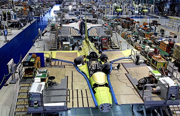 Máy bay chiến đấu hạng nhẹ và máy bay huấn luyện là những thành phần quan trọng của bất kỳ lực lượng không quân hiện đại nào, cung cấp các giải pháp tiết kiệm chi phí cho đào tạo phi công tiên tiến và các nhiệm vụ tấn công hạng nhẹ.