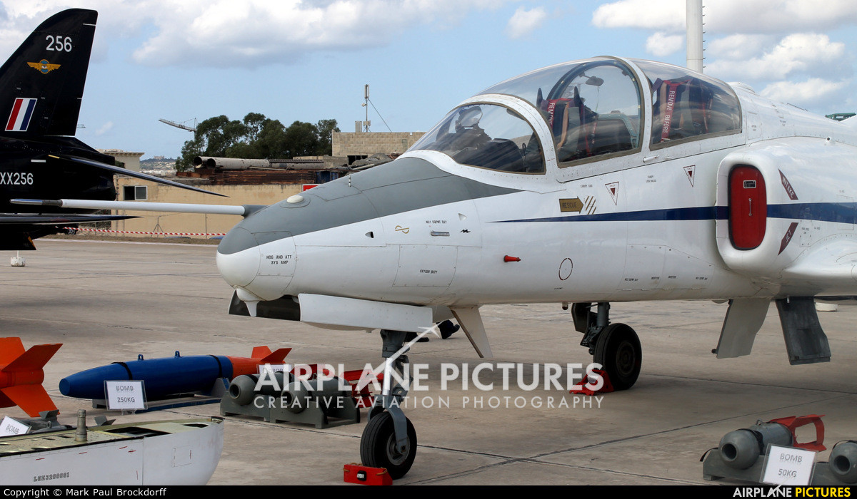 Tuy nhiên, sự thành công của sáng kiến này sẽ phụ thuộc vào một số yếu tố. Việc đảm bảo chuỗi cung ứng nguyên liệu và linh kiện đáng tin cậy và chất lượng cao là điều cần thiết. Bên cạnh đó, họ cần phải giải quyết những phức tạp trong việc tích hợp công nghệ nước ngoài vào sản xuất trong nước, thường liên quan đến các hạn chế về sở hữu trí tuệ và các cân nhắc về chính trị.