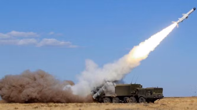 “Mặc dù khả năng Quân đội Mỹ tấn công vào khu vực ly khai Donbass vẫn còn rất nhỏ, vì Mỹ không có nhiều lợi ích ở đây; bên cạnh đó là áp lực tâm lý của Hải quân Mỹ, trước những hệ thống phòng thủ hết sức hiện đại của Nga”; chuyên gia phân tích.