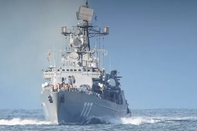 Trong bối cảnh tình hình Miền Đông Ukraine căng thẳng trở lại, thì sự xuất hiện ngoài khơi bờ biển Crimea của tàu khu trục mang tên lửa dẫn đường USS Porter và tàu chỉ huy đổ bộ USS Mount Whitney của Mỹ, có thể được sử dụng để tấn công các lãnh thổ của hai nước cộng hòa tự xưng Donetsk (DPR) và Luhansk (LPR).