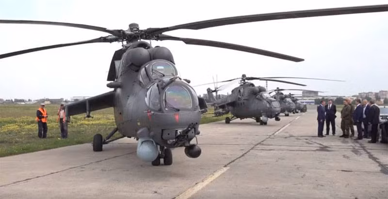 Một đơn hàng lớn khác là 80 chiếc Mi-35M, ký năm 2003, 10 chiếc năm 2008, 70 chiếc năm 2010, việc bàn giao kết thúc vào năm 2014. Hàng không Hải quân cũng đặt hàng tổng cộng 116 chiếc Su-30SM, 30 máy bay vào năm 2012, 30 máy bay vào năm 2013, 20 máy bay vào năm 2015, 36 máy bay vào năm 2018.