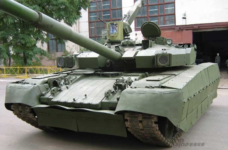 Tuy nhiên, Ukraine cũng đã nâng cấp và chuyển đổi một số xe tăng dòng T-80. Ví dụ, nhà máy Malyshev đã thay thế tuabin khí của xe tăng T-80BV nguyên bản, bằng động cơ diesel hai thì 6TD1, được gọi là T-80BVD.