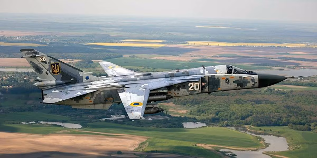 Nếu không có những tên lửa tấn công tầm xa như Storm Shadow, thì những chiếc Su-24 ít ỏi còn lại của Ukraine, cũng chỉ “để làm cảnh”; do chúng không thể bay tới khu vực chiến tuyến để ném bom thường, do phòng không Nga quá mạnh.