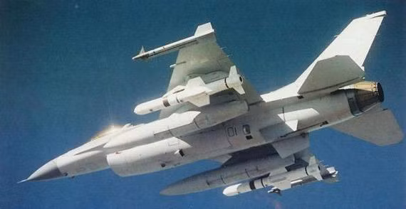 Tuy nhiên, một khi có được máy bay chiến đấu F-16, các phương pháp tấn công đất đối hải của Không quân Ukraine sẽ phong phú hơn. Khi đó, các mục tiêu khác nhau phía sau mặt trận của Nga, bao gồm cả tàu chiến mặt nước của Hạm đội Biển Đen, sẽ nằm trong phạm vi tấn công của các loại vũ khí dẫn đường của phương Tây.