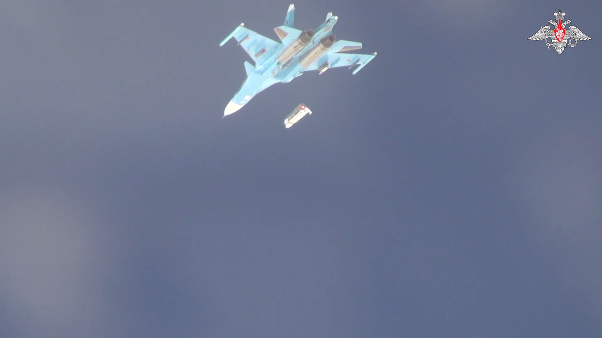 Nhiệm vụ phát hiện máy bay chiến đấu của Nga đang bay gần khu vực chiến tuyến, do các hệ thống trinh sát bên ngoài đảm nhiệm; điều này khiến việc phát hiện các hệ thống phòng không của Ukraine trở thành một nhiệm vụ khó khăn với Quân đội Nga.