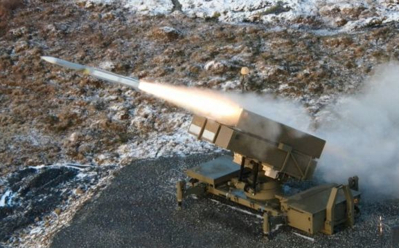 Chuyên gia phân tích quân sự hàng đầu của Nga về các hệ thống phòng không, ông Alexey Leonkov, đã cho biết, Quân đội Ukraine đang sử dụng chiến thuật phục kích phòng không, khi bí mật đưa các hệ thống phòng không đến gần khu vực chiến tuyến.