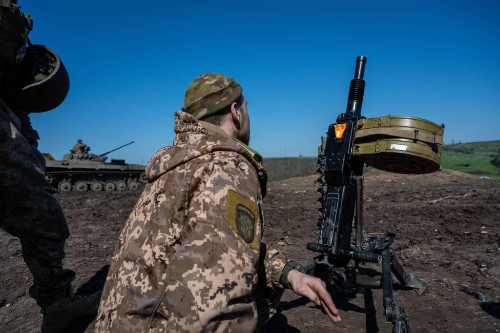 Bên cạnh các đơn vị chiến đấu, Lữ đoàn xung kích đường không số 82 có các đơn vị hỗ trợ gồm các đại đội trinh sát, đại đội phòng không, đại đội công binh, đại đội thông tin, đại đội sửa chữa, đại đội quân y, trung đội UAV và trung đội hóa học.