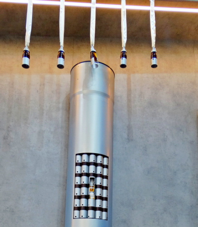 Trong cuộc phản công của quân Nga tại Kupyansk, Quân đội Nga đã sử dụng đạn chùm trong cuộc tấn công. Loại đạn chùm tiêu biểu nhất ở Nga là đạn chùm đa năng 300mm 9M55K5, được phóng bởi pháo phản lực phóng loạt Tornado (Ảnh đạn chùm 300mm 9M55K5).