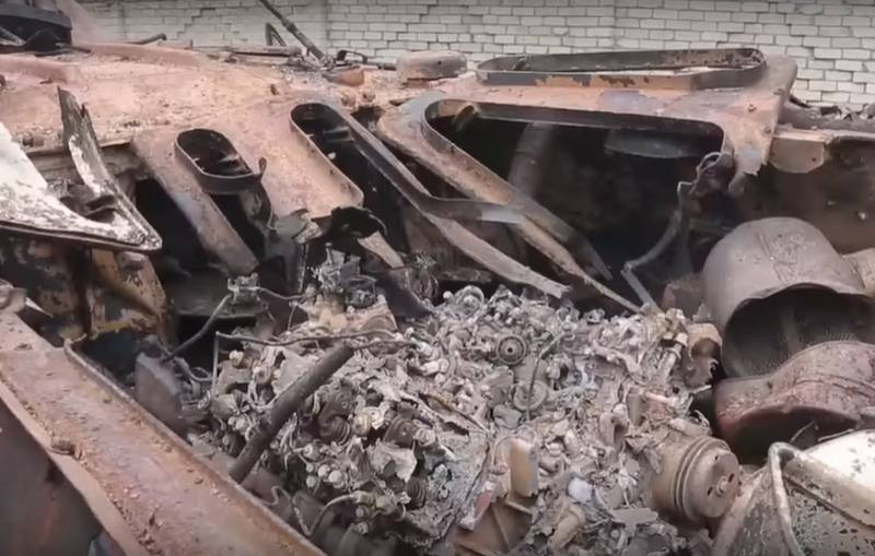 Và vấn đề lớn nhất của Quân đội Ukraine lúc này, chính là thiếu nhân lực được huấn luyện quân sự chuyên sâu. Việc mạo hiểm đưa cả phân đội xe tăng, độc lập đột kích vào lãnh thổ đối phương, mà không có sự hợp đồng chiến đấu, thì rõ ràng sẽ khó có được một cái kết có hậu.