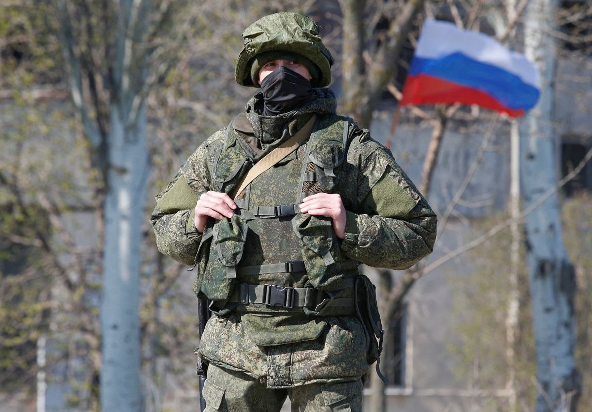 Hiện Quân đội Nga tại các khu vực biên giới phía tây, đã ở trạng thái sẵn sàng chiến đấu rất cao (trạng thái thời chiến); toàn bộ hậu phương, đặc biệt là các tuyến đường vận chuyển được bảo vệ đặc biệt, và Quân đội Ukraine không thể tạo ra các mối đe dọa lớn cho quân Nga, bởi các cuộc tấn công kiểu du kích.