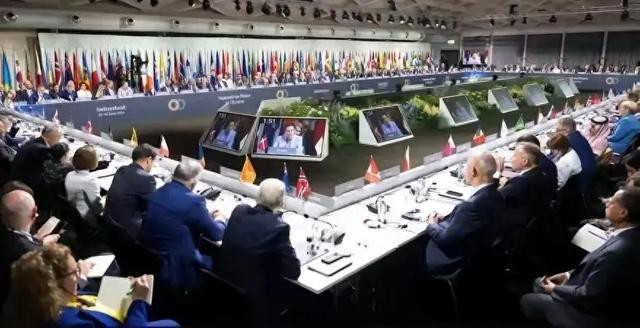 Tuy nhiên, chỉ cần châu Âu và Mỹ tiếp tục ủng hộ Ukraine thì chiến tranh sẽ khó thực sự kết thúc. Trên thực tế, mấu chốt của cuộc chiến Nga-Ukraine không phải là Mỹ mà là Ukraine, quốc gia thuộc Hiệp ước Warsaw trước đây, muốn cạnh tranh với Nga. Và khi xung đột nổ ra, đó là cơ hội cho Mỹ.