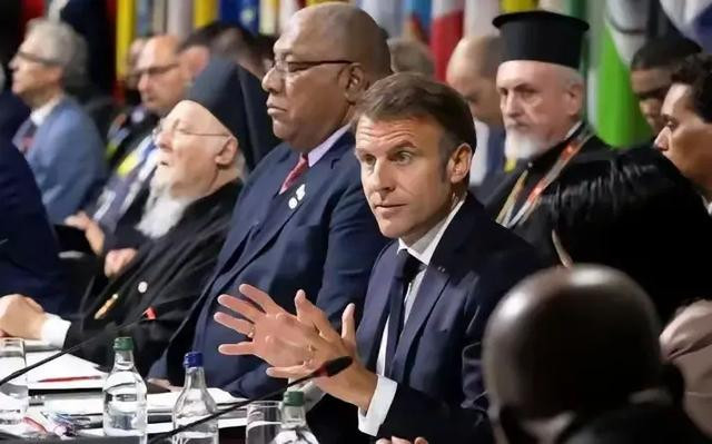 Ngoài ra Ukraine cũng phải đồng ý không gia nhập NATO hay ký các hiệp ước quân sự với Mỹ và các nước phương Tây. Bằng cách này, Moscow có thể giải thích với cả nước và tuyên bố rằng, “chiến dịch quân sự đặc biệt” của Nga tại Ukraine đã “giành thắng lợi hoàn toàn”.