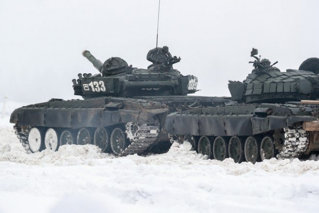 Trong khi đó, để chuẩn bị sẵn sàng cho cuộc tổng tiến công vào Donbass, Quân đội Ukraine tiếp tục đưa thêm một tiểu đoàn xe tăng chiến đấu chủ lực T-64, được chuyển đến đường giới tuyến giáp khu vực Donbass và đã được nhóm quan sát của OSCE ghi nhận.