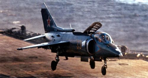 Cả hai loại máy bay cất và hạ cánh thẳng đứng Harrier và Yak-38 đều có những nhược điểm lớn và không thể cạnh tranh với các máy bay chiến đấu thông thường cùng thời. Bản thân hai loại máy bay này, cực kỳ dễ gặp sự cố và thường xuyên xảy ra tai nạn.