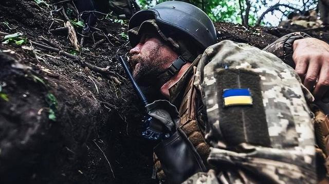 Vậy tại sao Bộ Tổng tham mưu Quân đội Ukraine không nhận ra chiến thuật tiêu hao của Quân đội Nga? Theo các nhà phân tích, nguyên nhân có thể nằm ở chính trị.