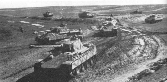 Chiến thuật "phòng thủ đàn hồi" được quân đội Nga sử dụng không phải là mới, mà là chiến lược quân sự kinh điển, đã được áp dụng thành công nhiều lần trong lịch sử. Một trong những ví dụ nổi tiếng nhất là Trận Kursk năm 1943, khi quân đội Liên Xô sử dụng chiến thuật này để cầm chân và tiêu hao cuộc tấn công của lực lượng xe tăng Đức, trước khi đạt được bước ngoặt trong cuộc chiến.