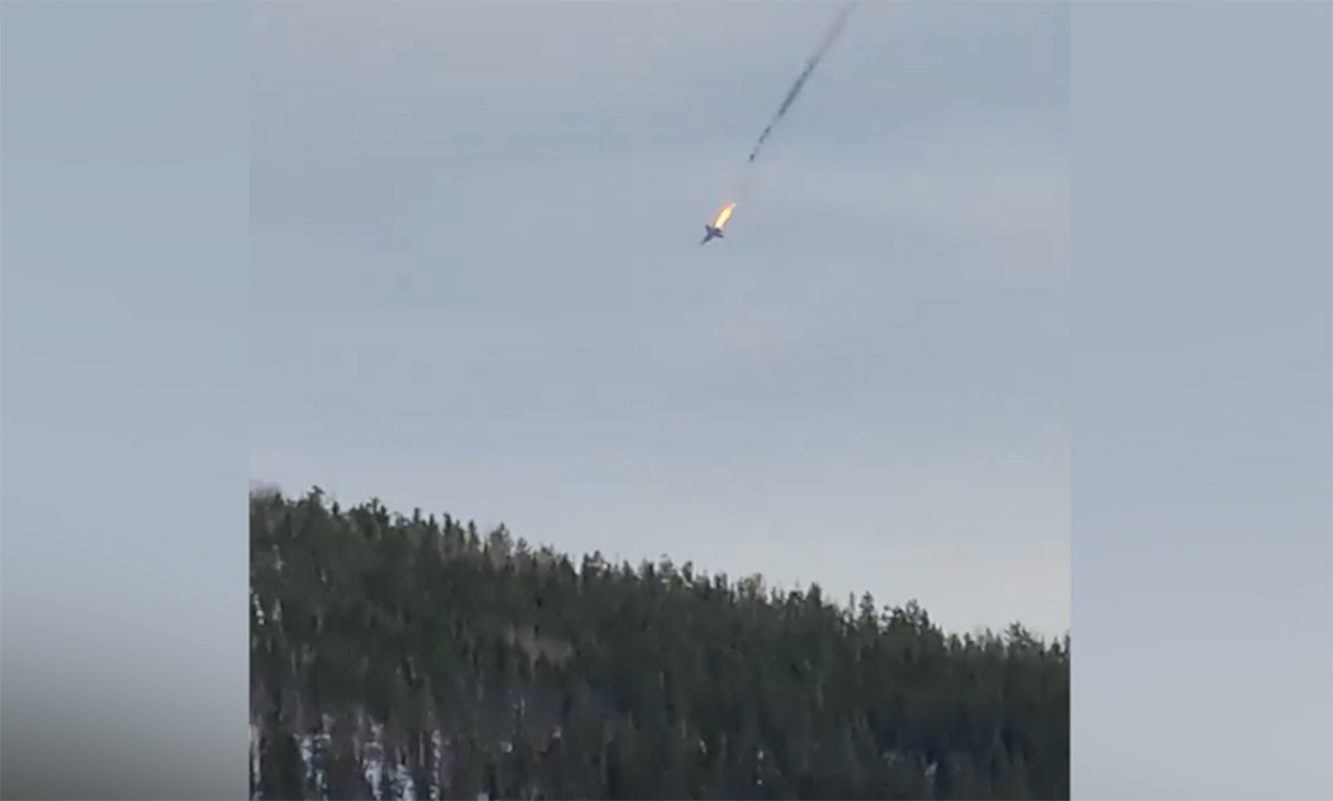 Máy bay đánh chặn Su-27 thua thiệt gì so với MiG-31 Foxhound? - Hình 2 May bay danh chan Su-27 thua thiet gi so voi MiG-31 Foxhound?-Hinh-2