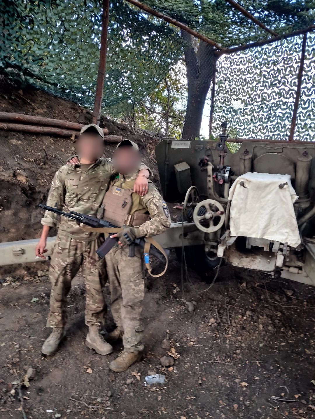 Khi cuộc xung đột với Nga xảy ra, Ukraine nhanh chóng rơi vào tình trạng thiếu vũ khí và phải phụ thuộc vào nguồn cung cấp của phương Tây. Cùng với đó họ phải nhặt nhạnh tất cả số vũ khí cũ còn sử dụng được để đưa vào chiến đấu; trường hợp pháo BS-3 là minh chứng.