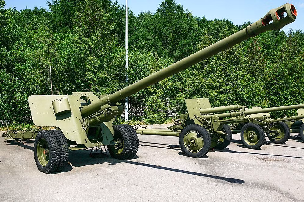 Kết quả là trong suốt Thế chiến thứ hai, Quân đội Liên Xô đã sử dụng loại pháo đặc biệt này trong các trung đoàn pháo binh hạng nhẹ của tập đoàn quân xe tăng, với biên chế 20 khẩu BS-3 kết hợp với 48 khẩu 76,2mm ZiS-3, như một phần của pháo chống tăng trong quân đoàn.